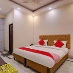 Hotel O Moon Palace Near Sahara Ganj Mall