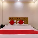 Hotel O Moon Palace Near Sahara Ganj Mall