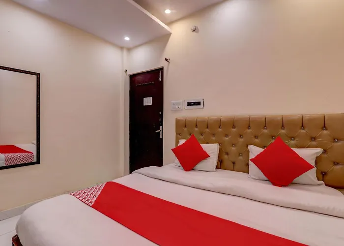 Hotel O Moon Palace Near Sahara Ganj Mall