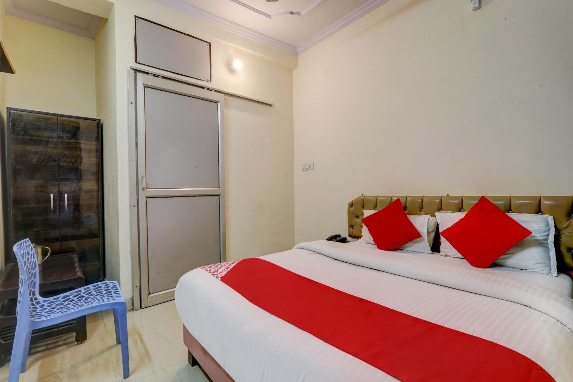 Hotel O Moon Palace Near Sahara Ganj Mall 3*
